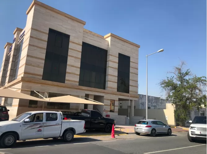 سكنية وتجارية عقار جاهز 7 غرف  نصف مفروش مبنى  للبيع في الدوحة #7601 - 1  صورة 